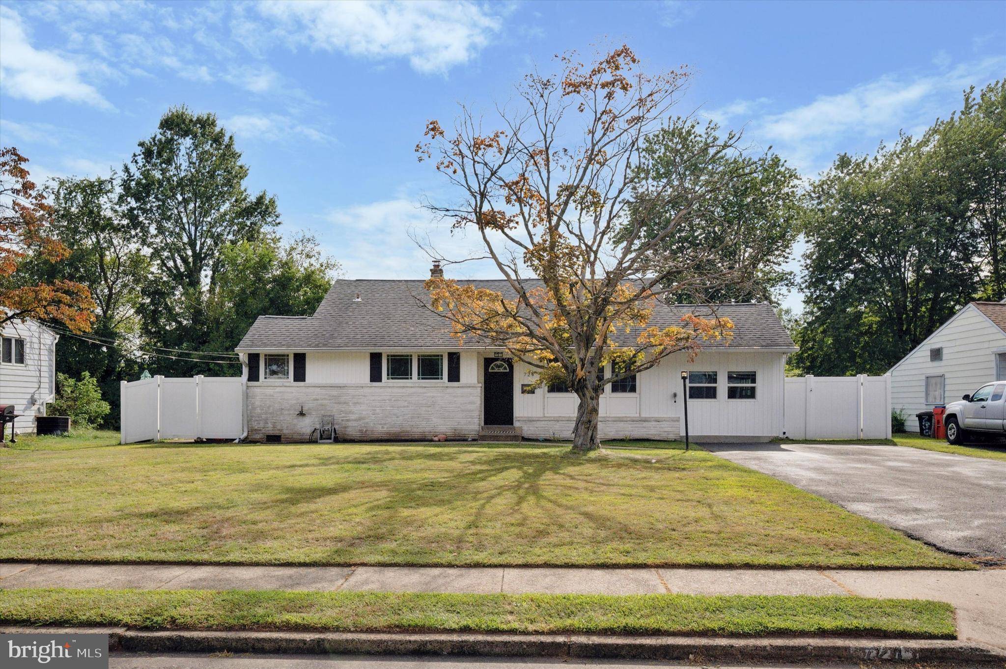 Warminster, PA 18974,724 CYPRESS RD