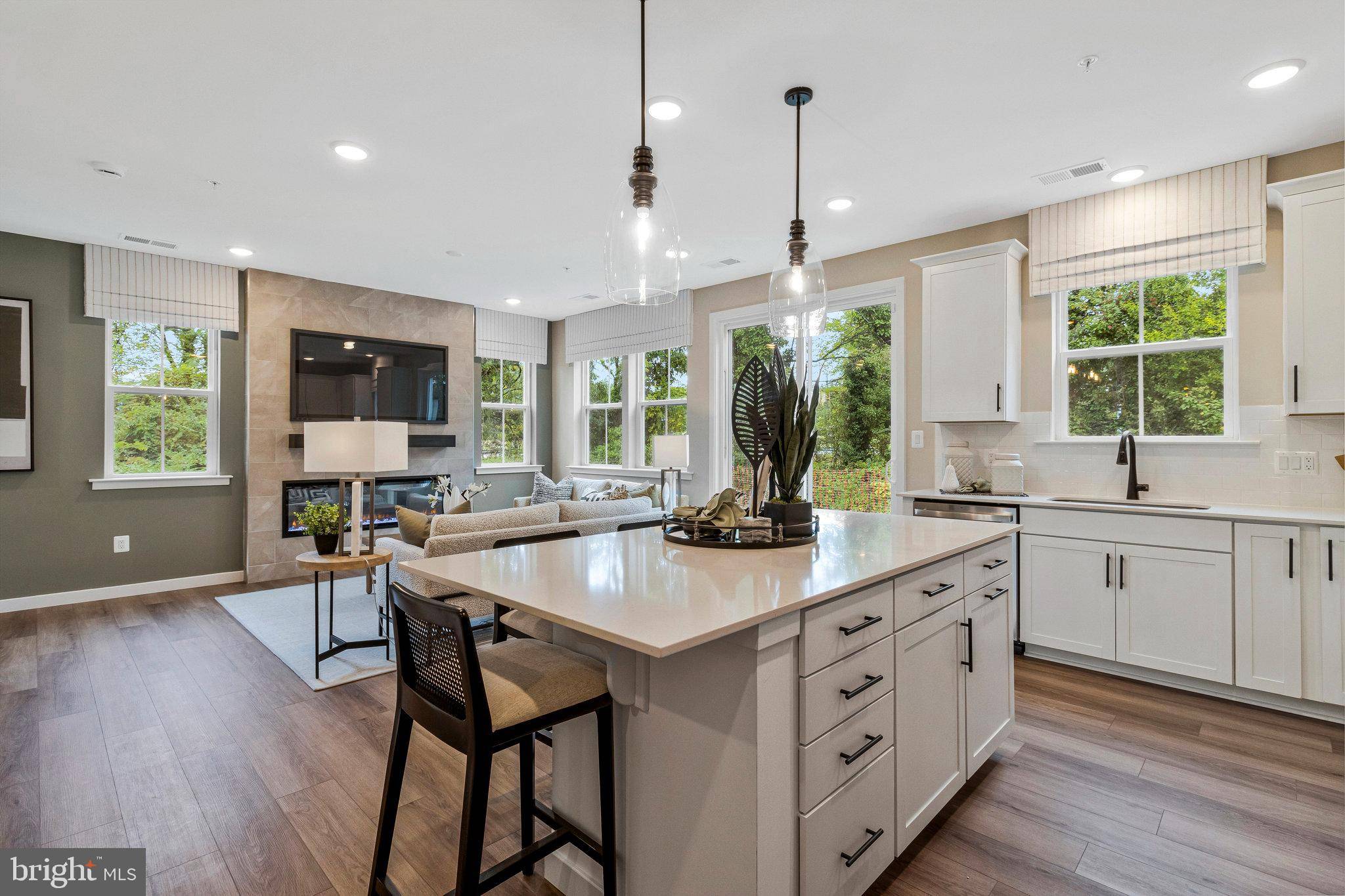 Glen Burnie, MD 21061,5727 HOWARD DR