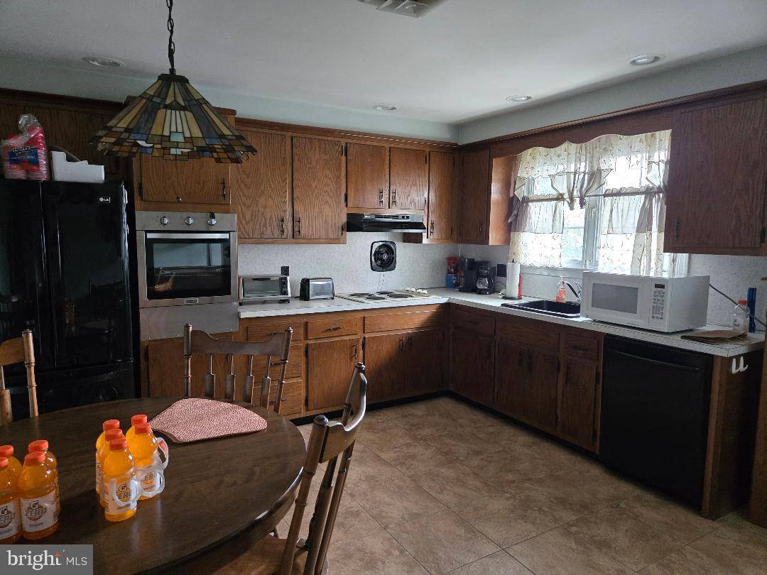 Willow Grove, PA 19090,16 LAWNTON RD