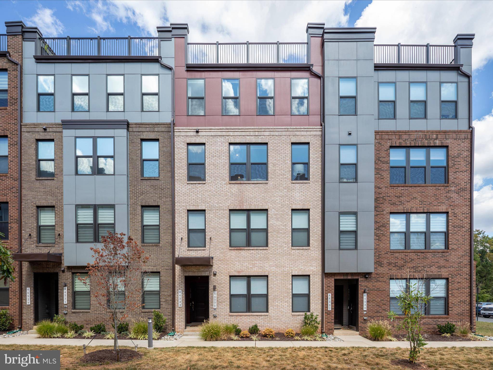 Ashburn, VA 20147,44533 WOLFHOUND SQ