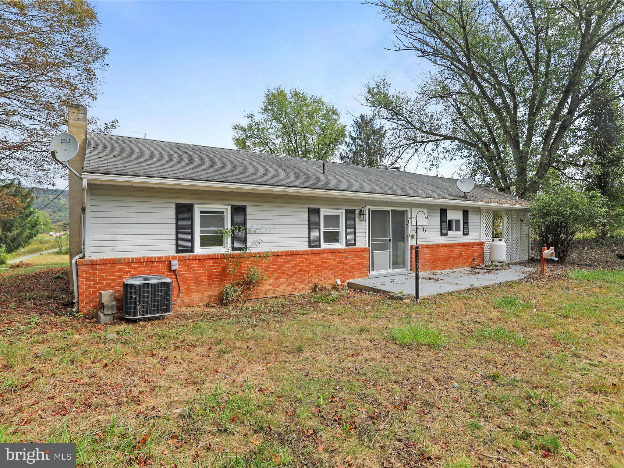 Great Cacapon, WV 25422,310 CRAWFORD LN