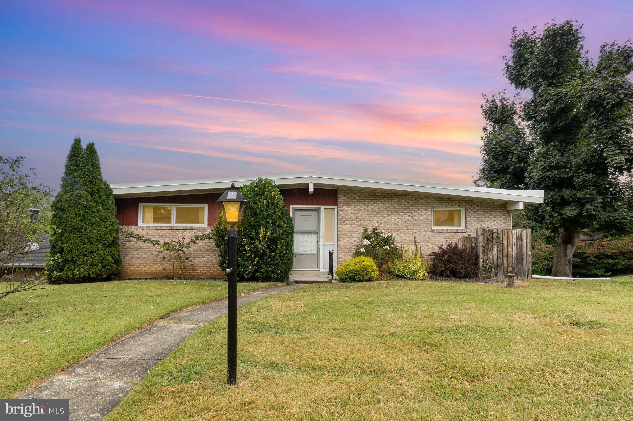 Hanover, PA 17331,8 LAKEVIEW TER