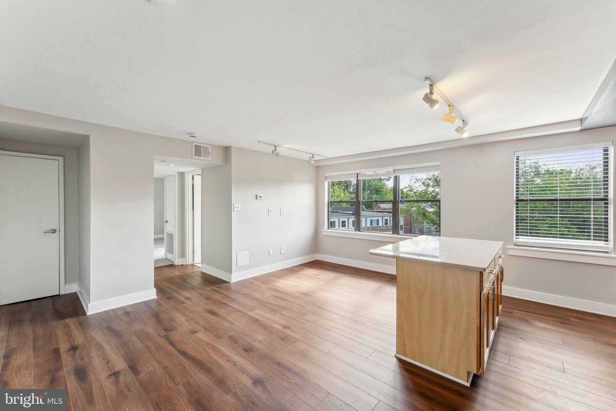 Washington, DC 20032,212 OAKWOOD ST SE #318