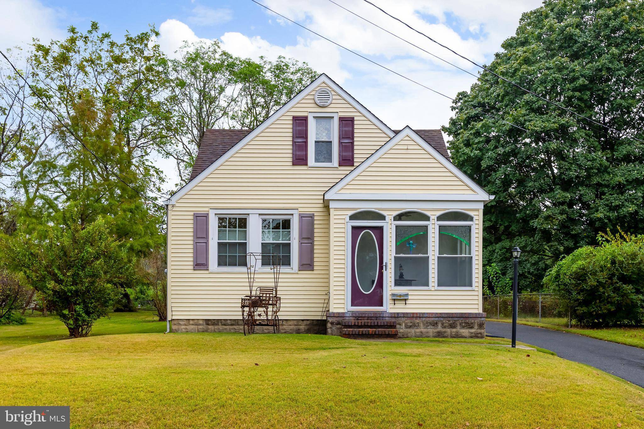 Carneys Point, NJ 08069,279 PINE ST