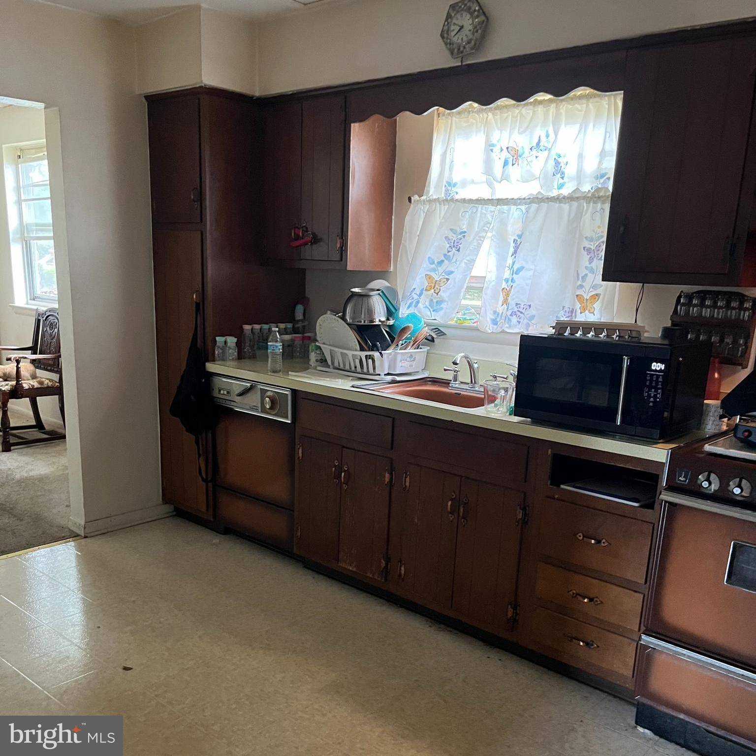 Gibbstown, NJ 08027,166 E BROAD ST