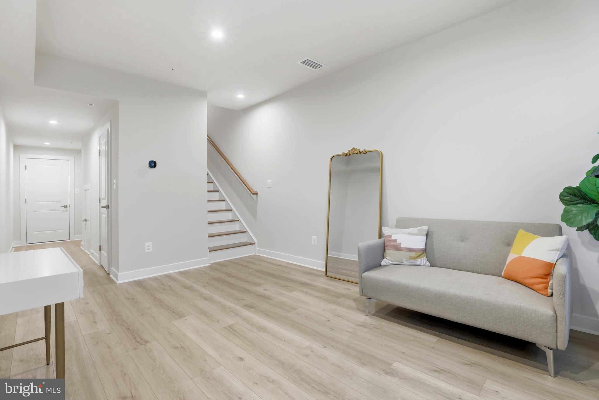Chantilly, VA 20151,4366 BLACK TULIP WAY