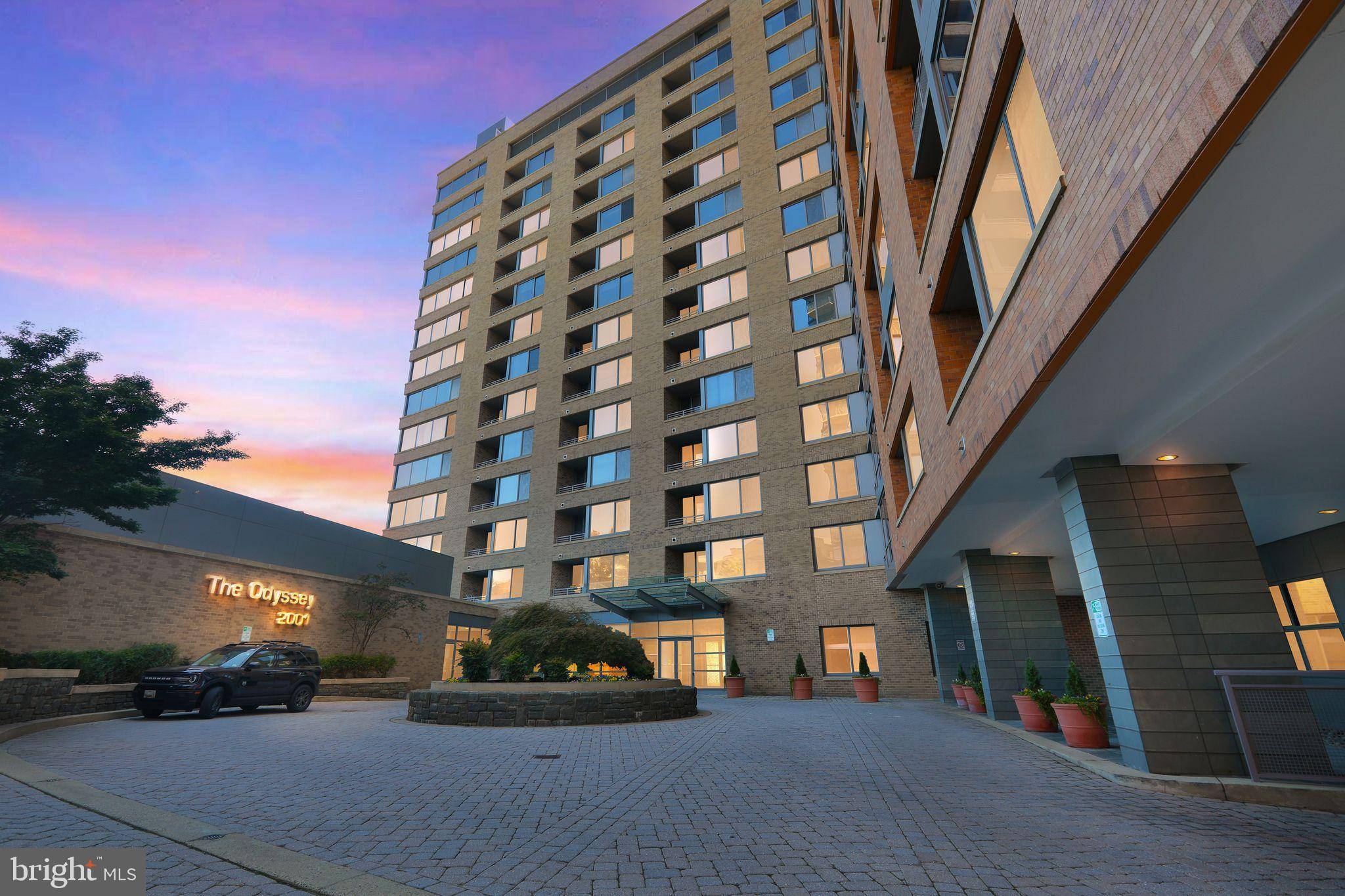 Arlington, VA 22201,2001 15TH ST N #420