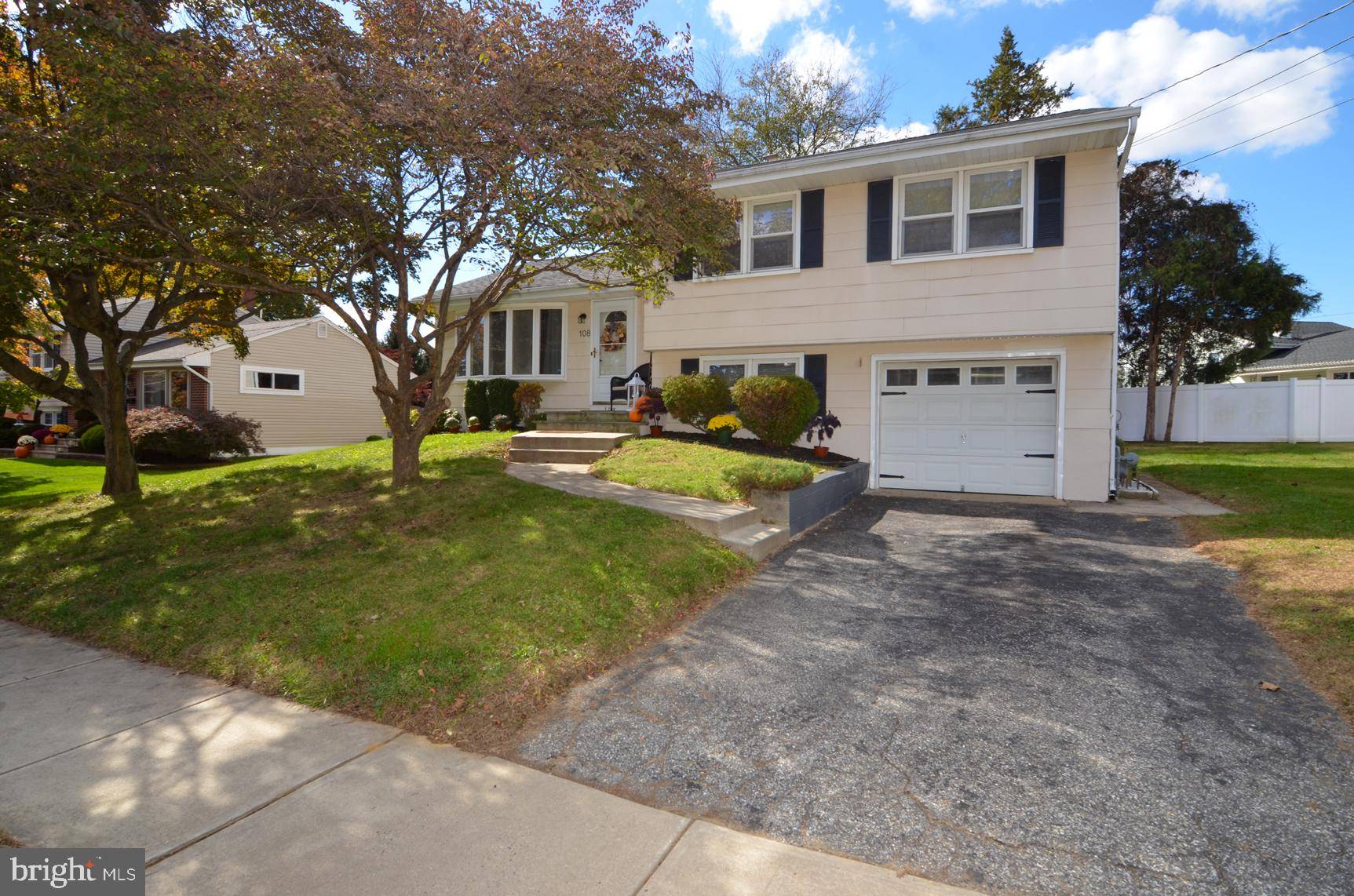 Hamilton, NJ 08620,108 WINDING WAY