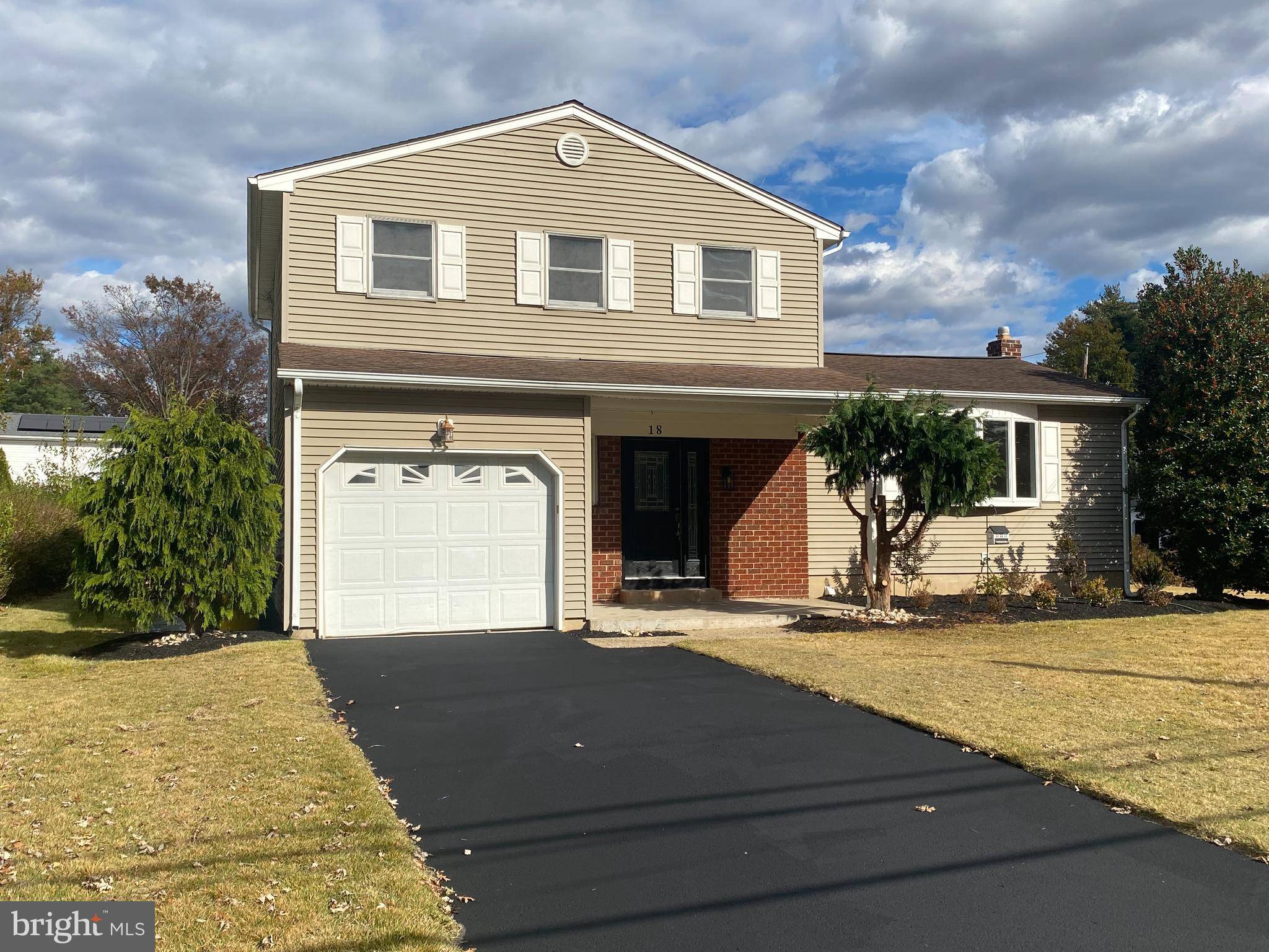 Hamilton, NJ 08619,18 WOLFPACK RD