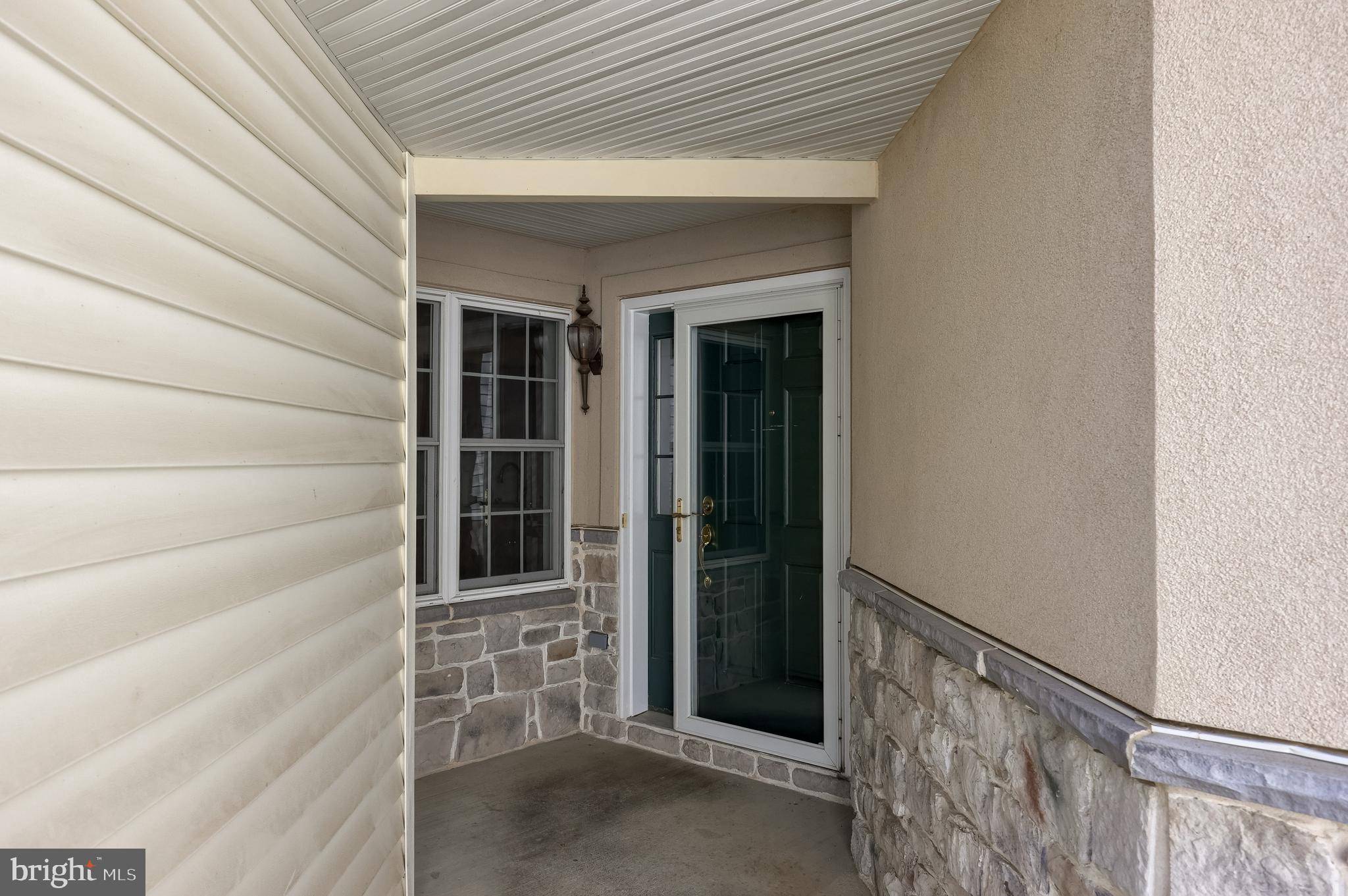 Lancaster, PA 17602,18 RED LEAF LN