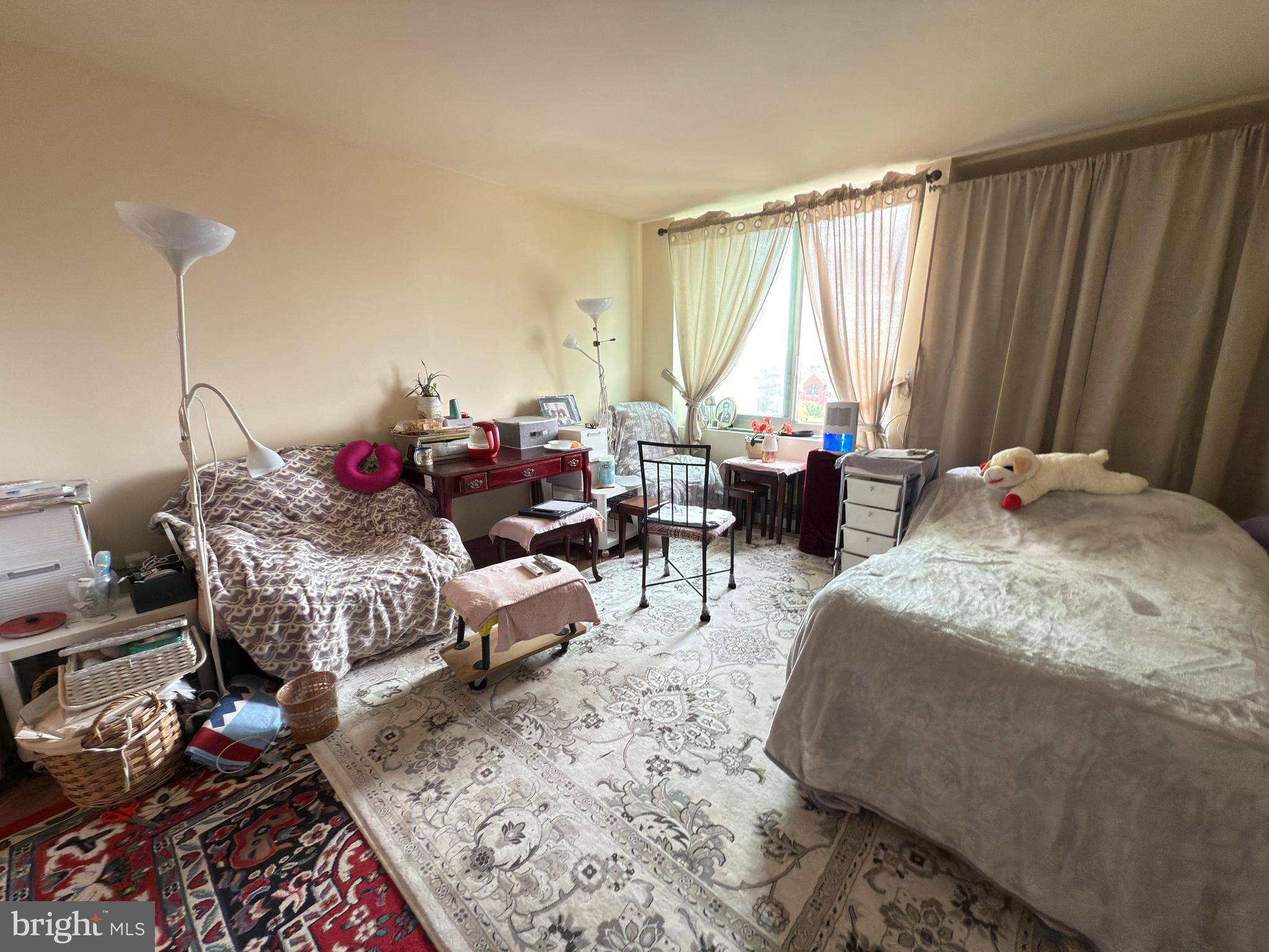 Philadelphia, PA 19106,604-36-36 S WASHINGTON SQ #1013