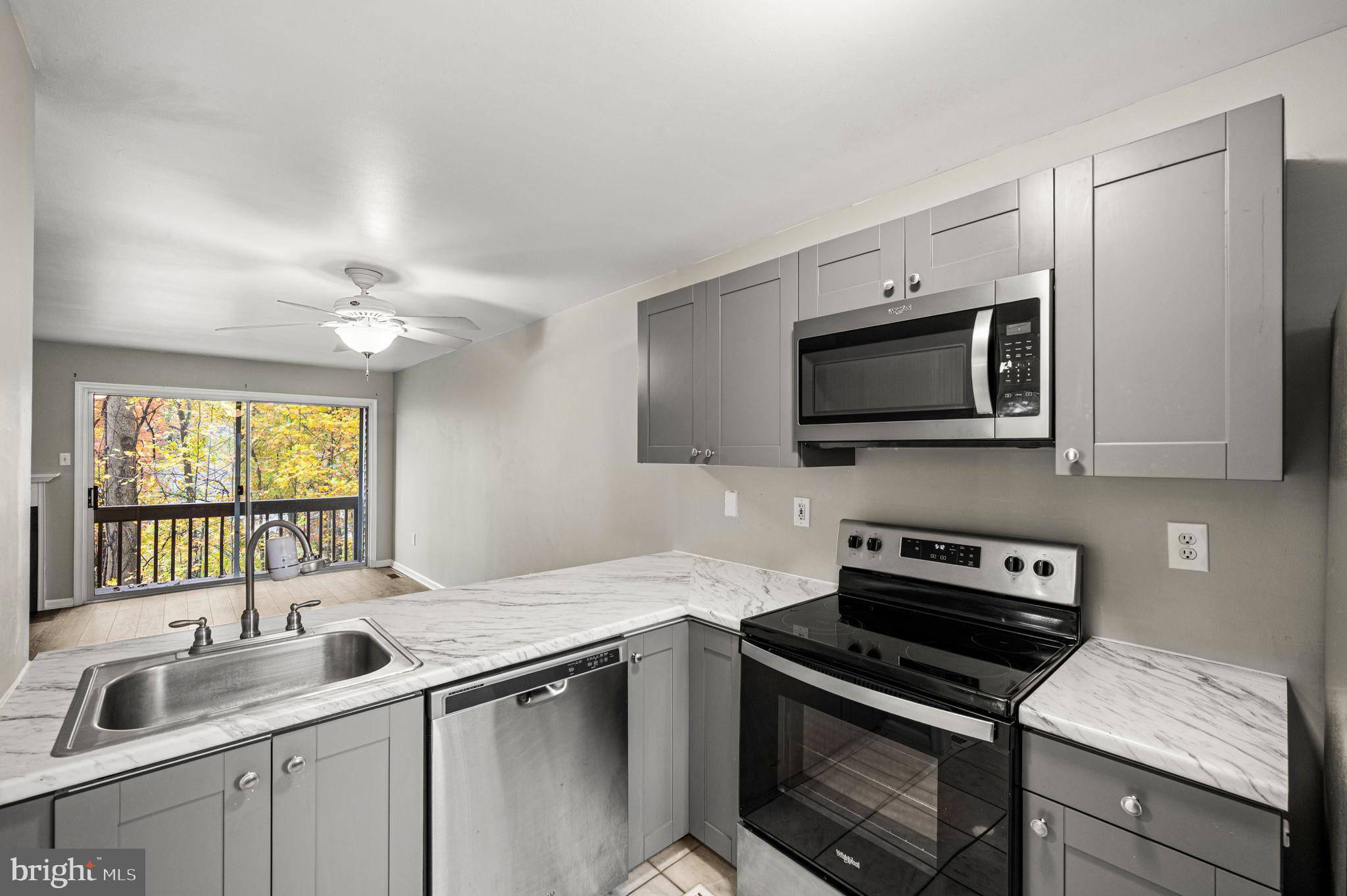 Aston, PA 19014,440 DERRY DR #440