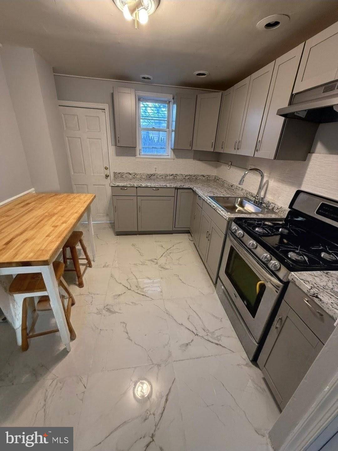 Philadelphia, PA 19145,1618 S BAILEY ST