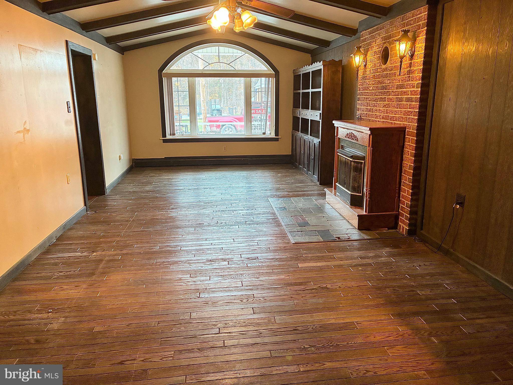 Gordon, PA 17936,323 N HOBART ST