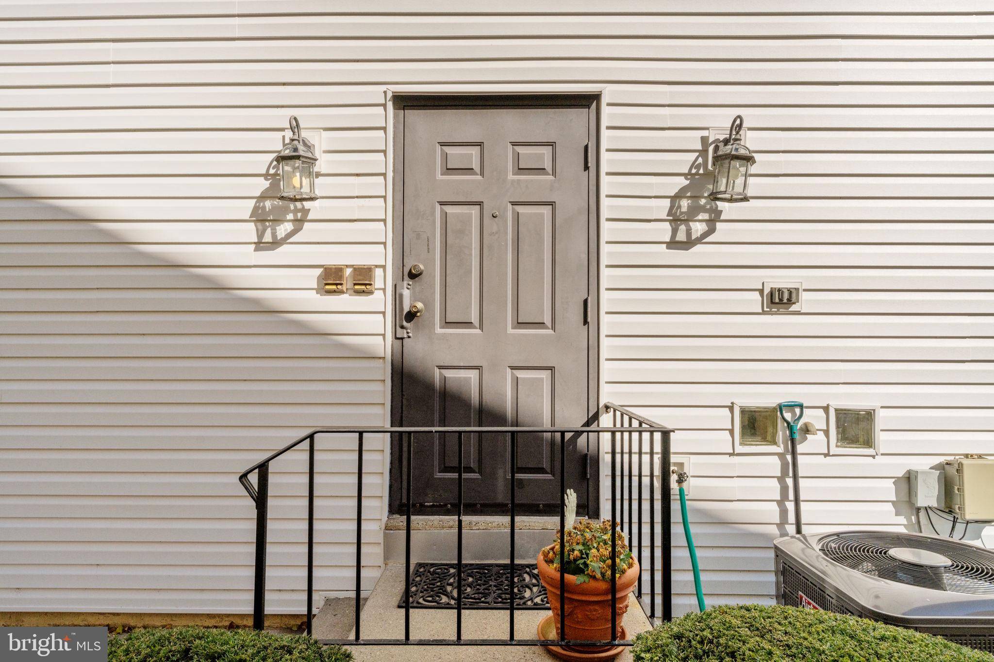 Philadelphia, PA 19114,9563 JAMES ST #B