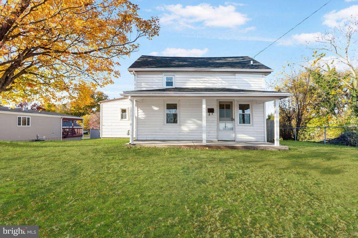 New Oxford, PA 17350,304 W HIGH ST