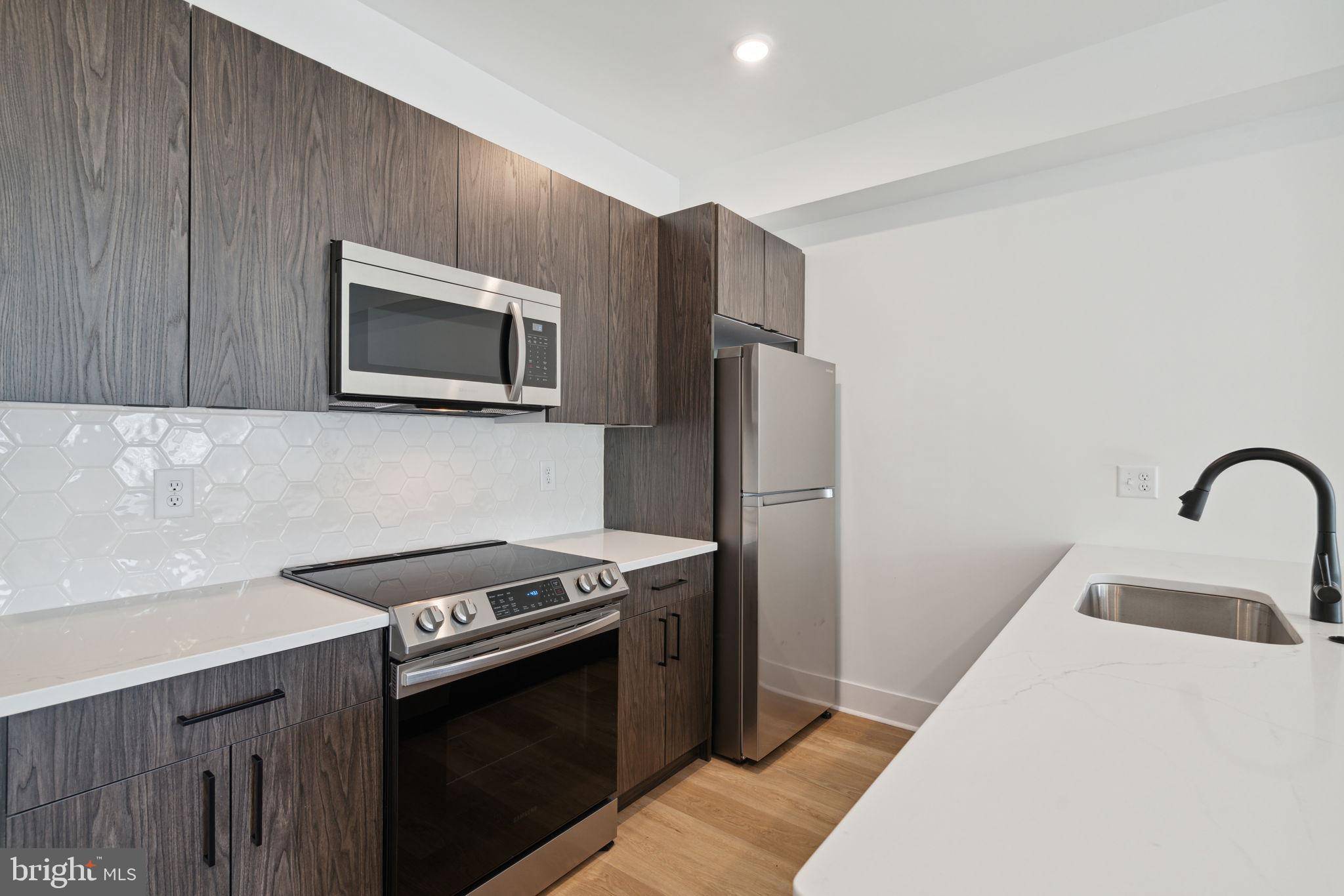 Philadelphia, PA 19141,1419 W GRANGE AVE #204