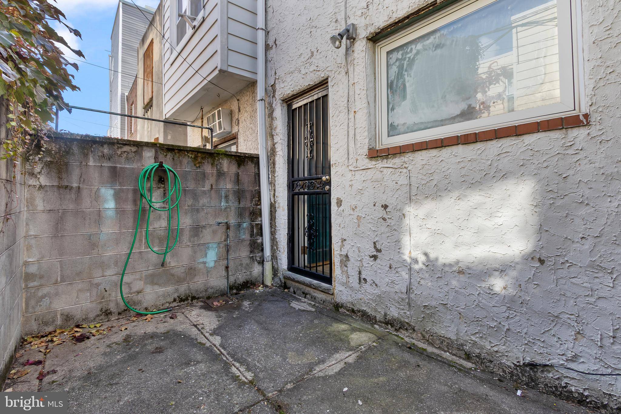 Philadelphia, PA 19147,933 CROSS ST