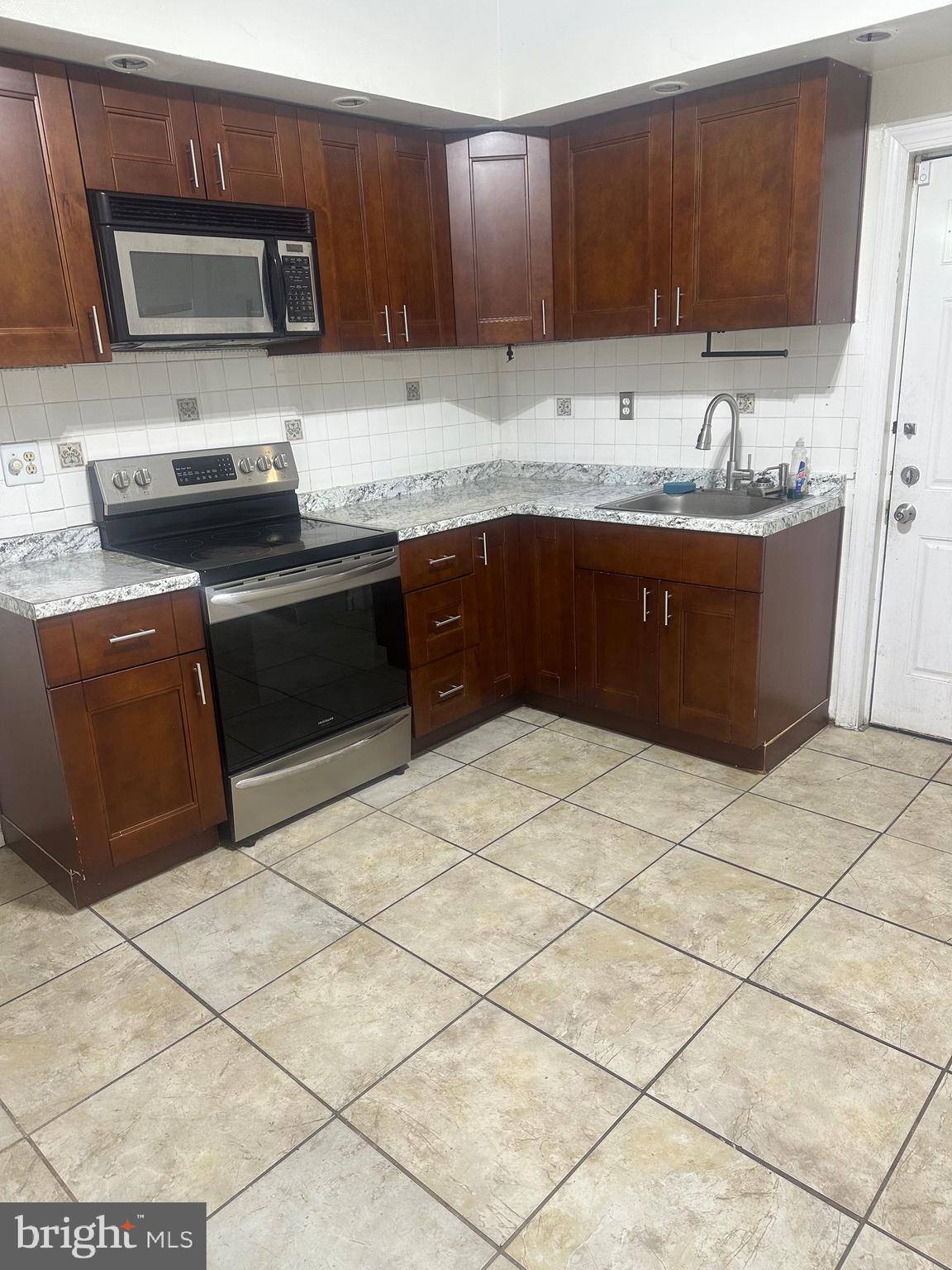 Philadelphia, PA 19120,516 W CHEW AVE