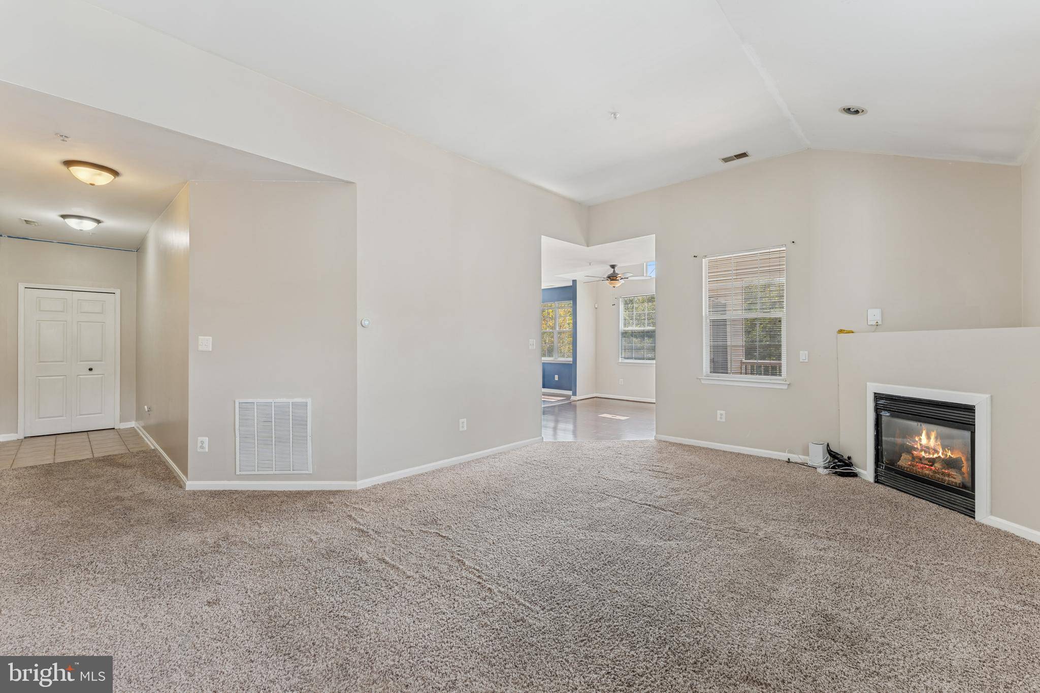 Owings Mills, MD 21117,5002 HOLLINGTON DR #301