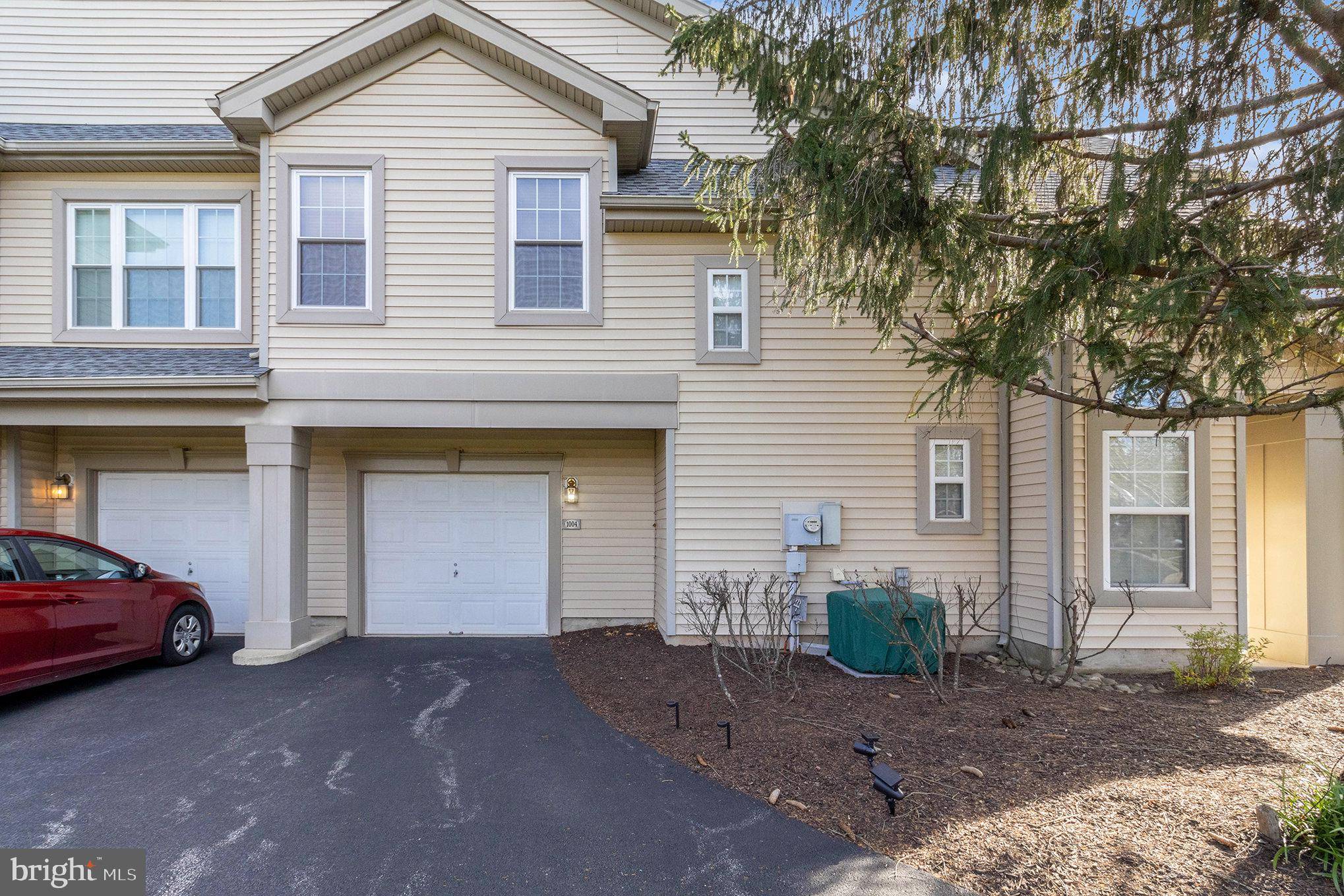 Warwick, PA 18974,1004 JULIAN DR W #W