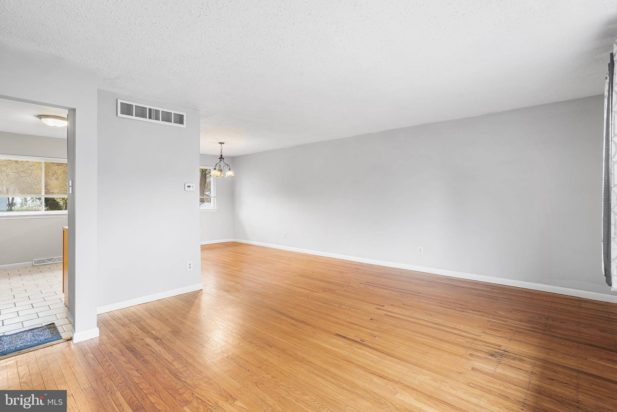 Beverly, NJ 08010,206 COLONIAL RD