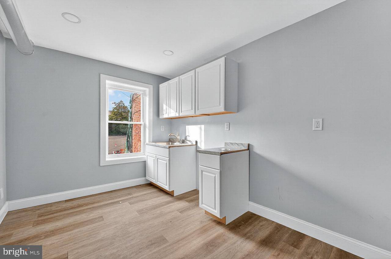 Trenton, NJ 08608,11 N WILLOW ST #2