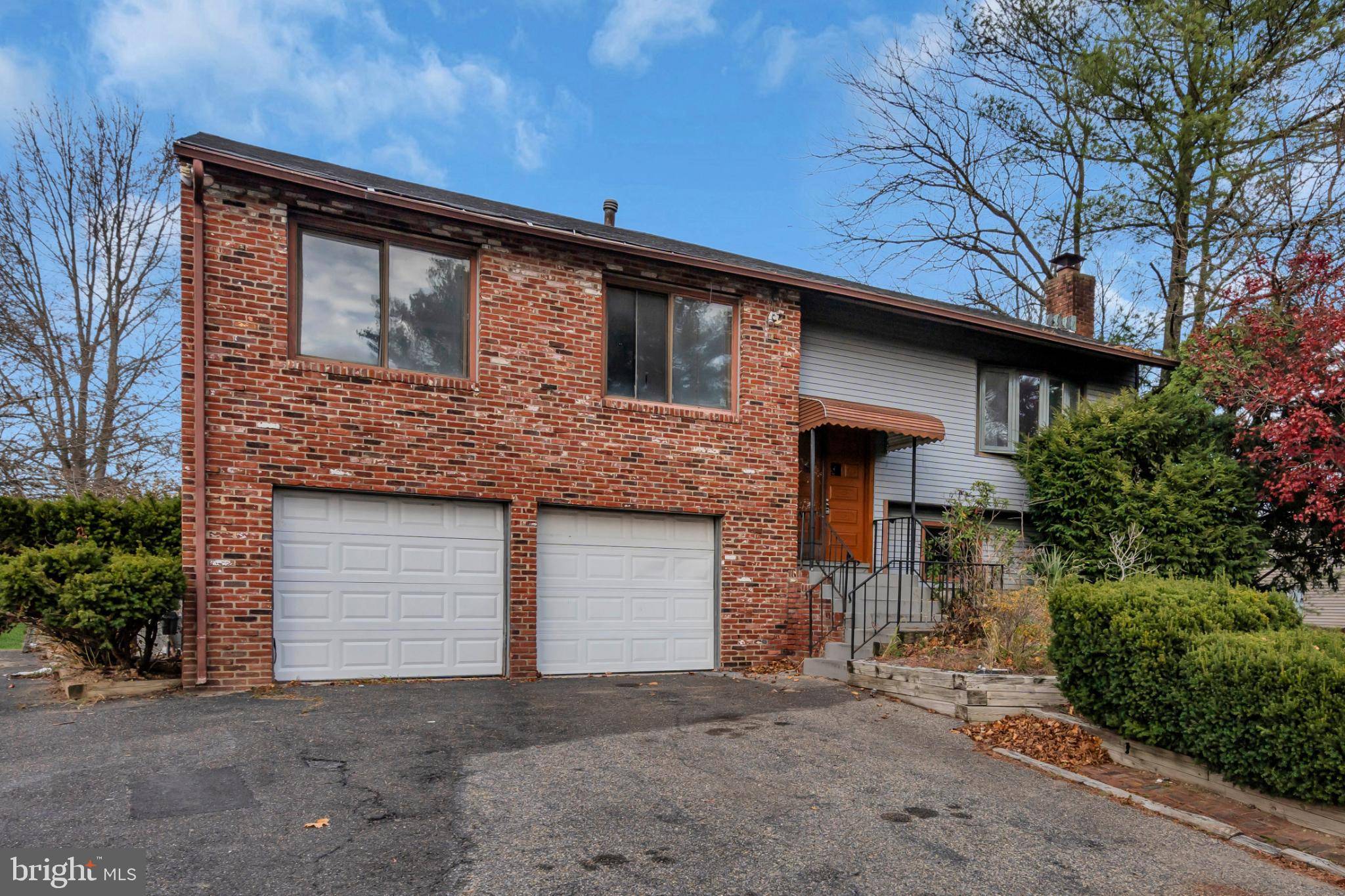 Sicklerville, NJ 08081,22 PERSHING LN