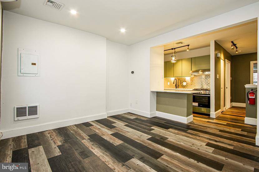 Camden, NJ 08102,336 POINT ST