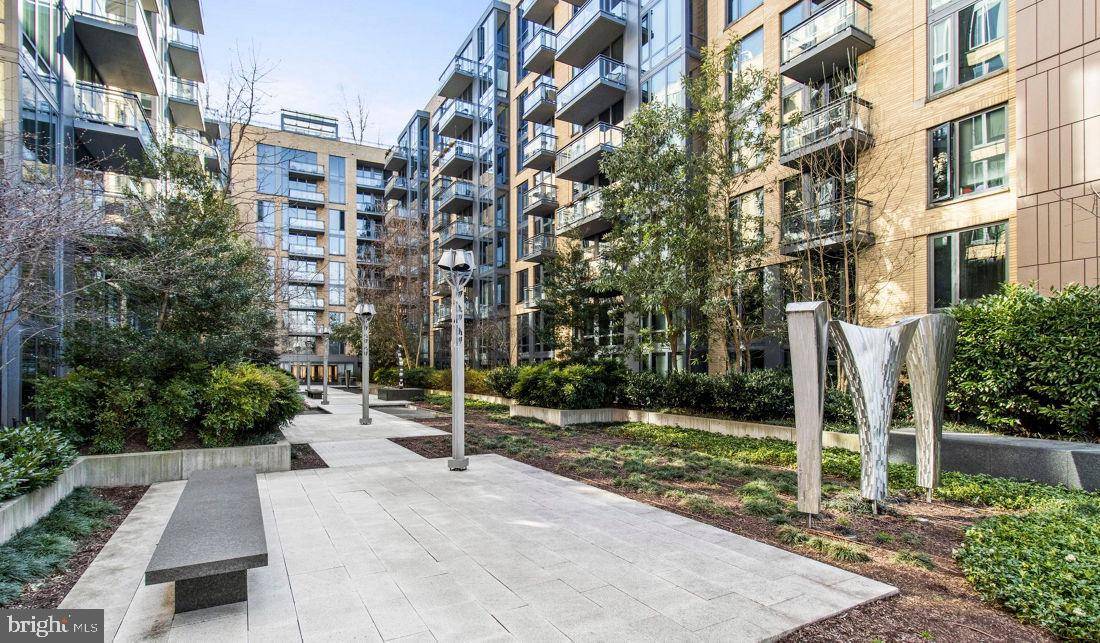 Bethesda, MD 20814,8300 WISCONSIN AVE #0B-1-743