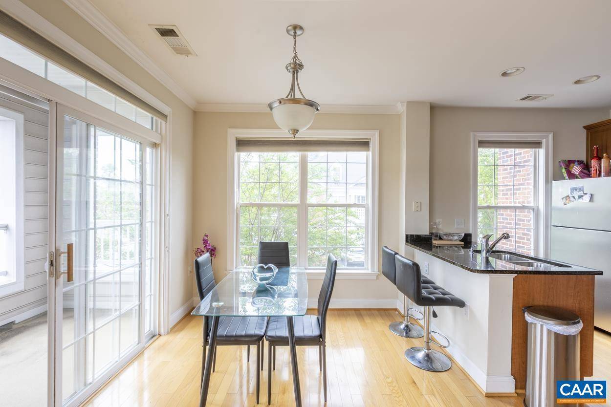 Charlottesville, VA 22901,1051 GLENWOOD STATION LN #203