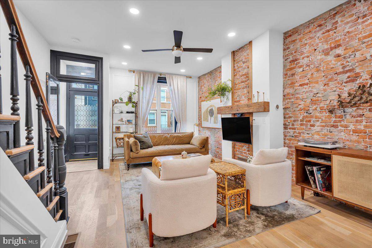 Philadelphia, PA 19130,858 PERKIOMEN ST