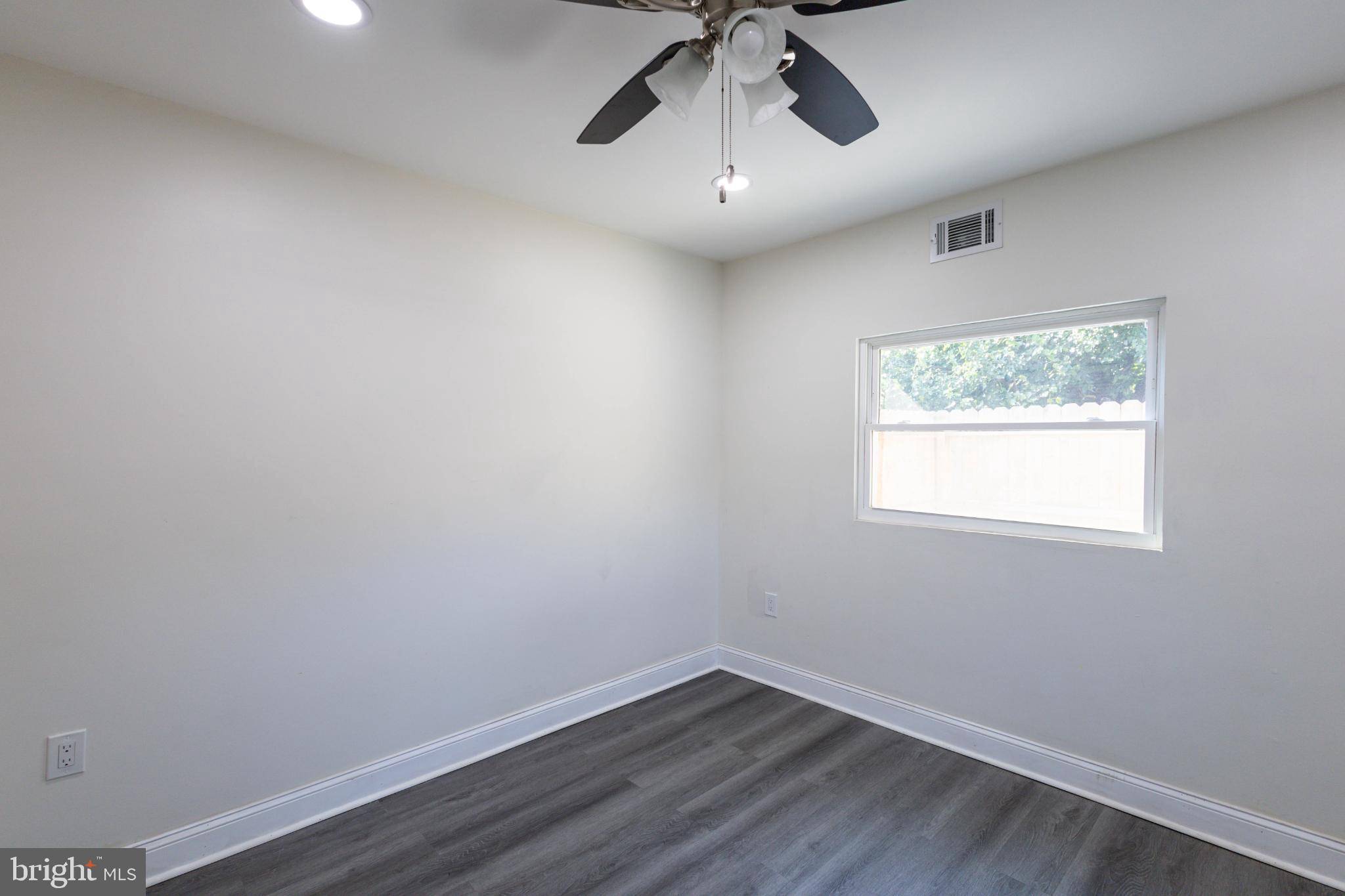 Camden, NJ 08103,746 PINE ST