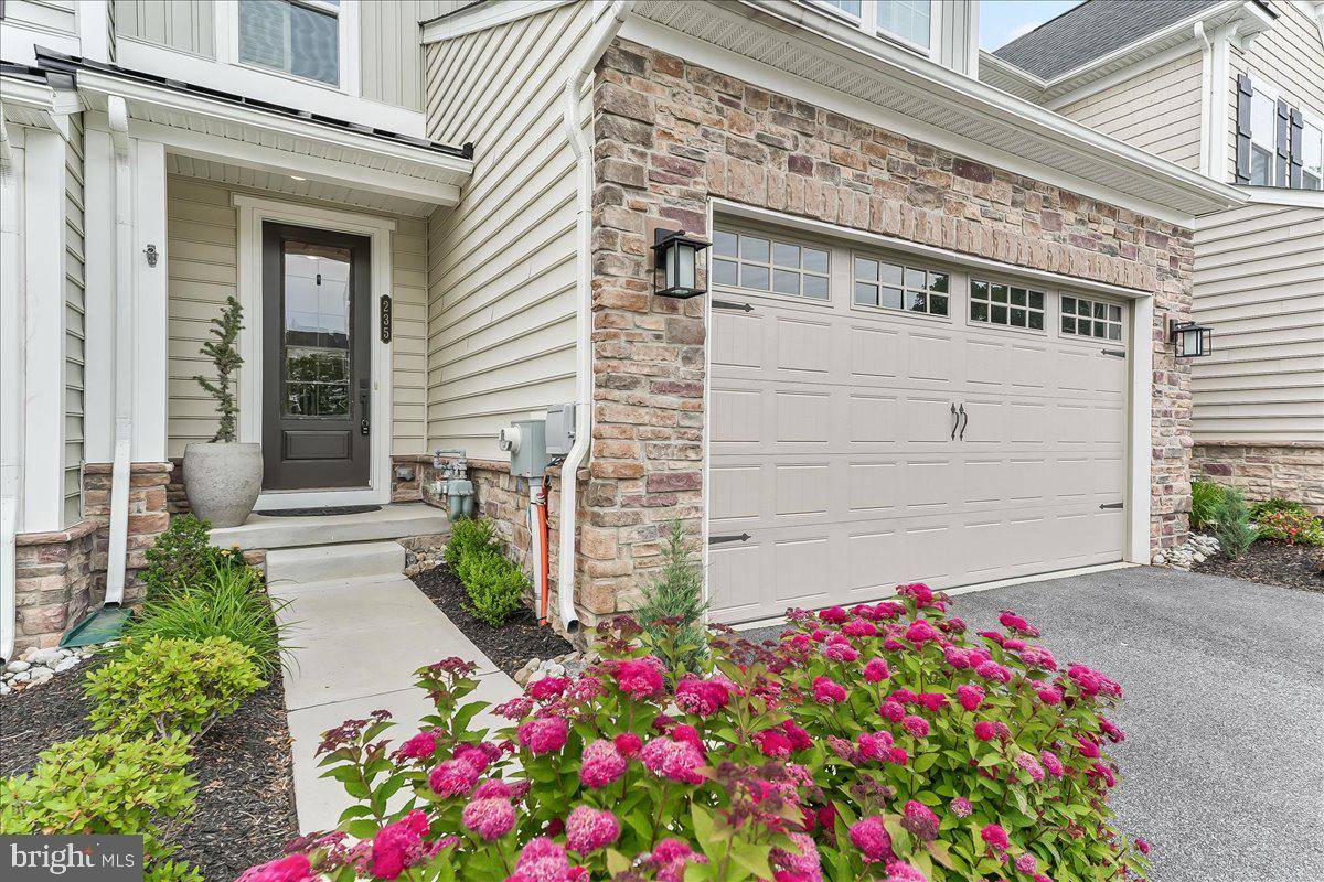 Media, PA 19063,235 W PONDS EDGE DR