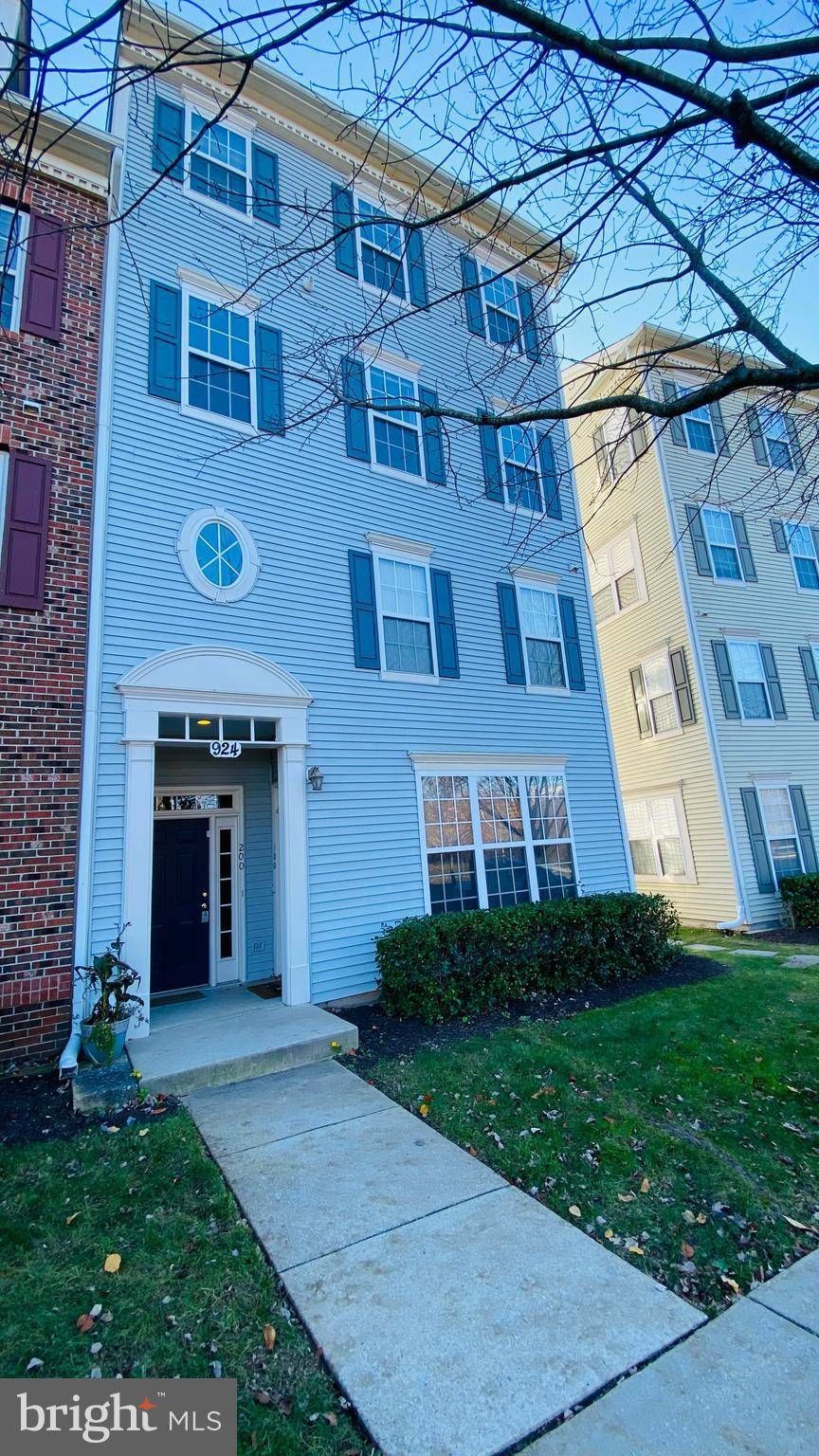 Gaithersburg, MD 20878,924 ORCHARD RIDGE DR #200