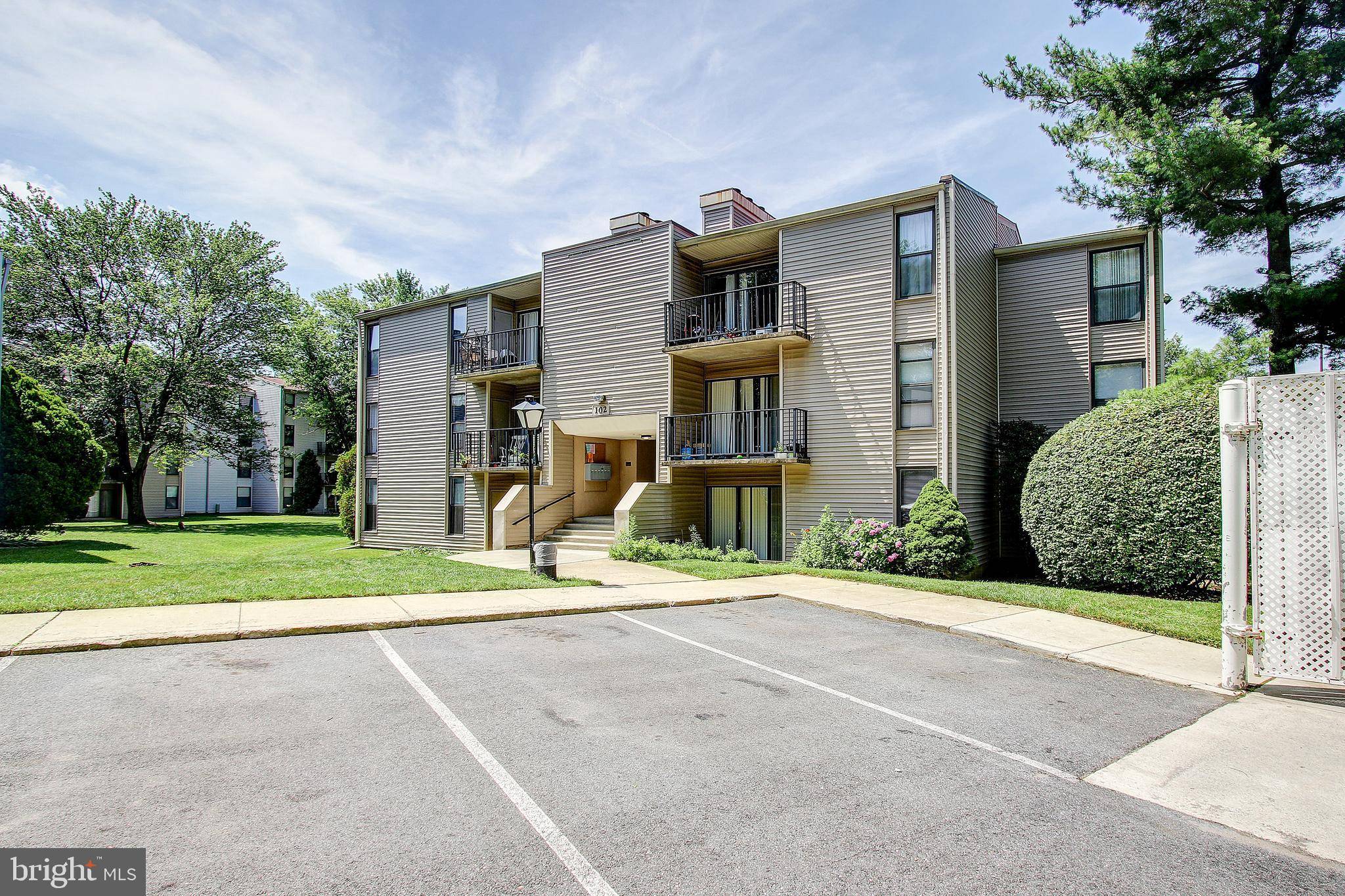 Gaithersburg, MD 20877,102 DUVALL LN #3-103