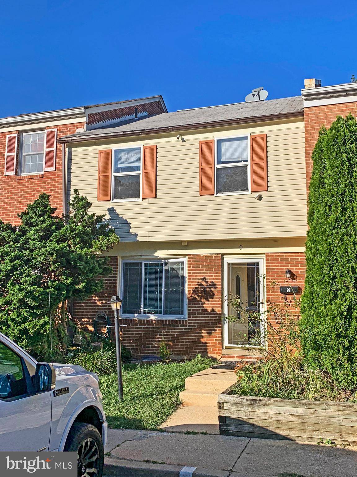 Gaithersburg, MD 20878,9 SILVER KETTLE CT