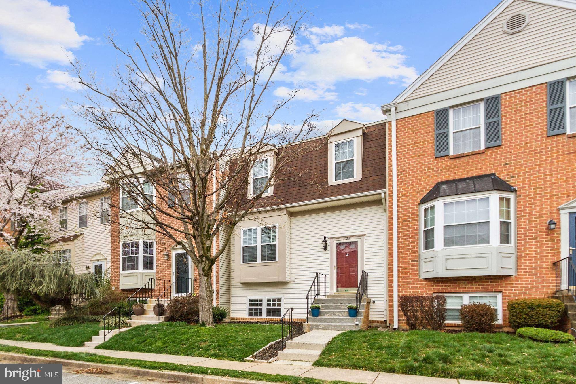 Gaithersburg, MD 20878,108 AUTUMN FLOWER LN