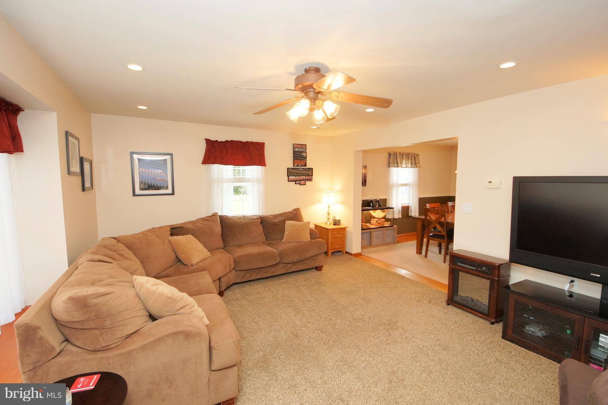 Columbus, NJ 08022,6 LAUREN CT