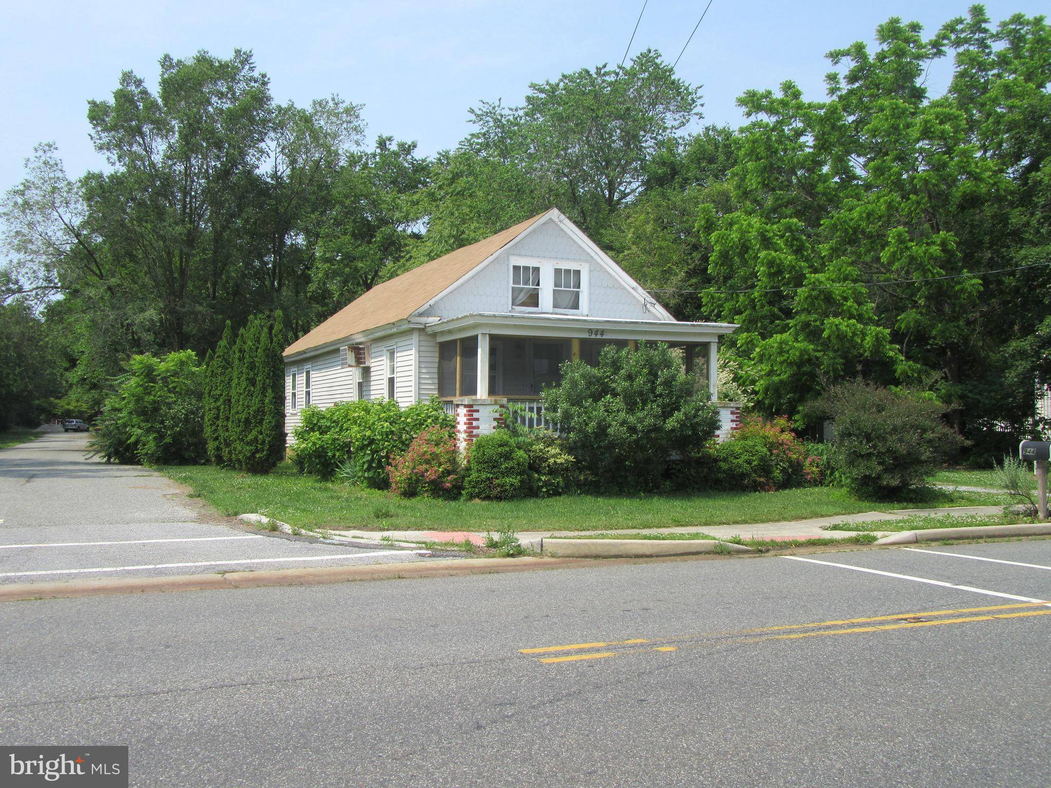 Dividing Creek, NJ 08315,944 MAIN ST