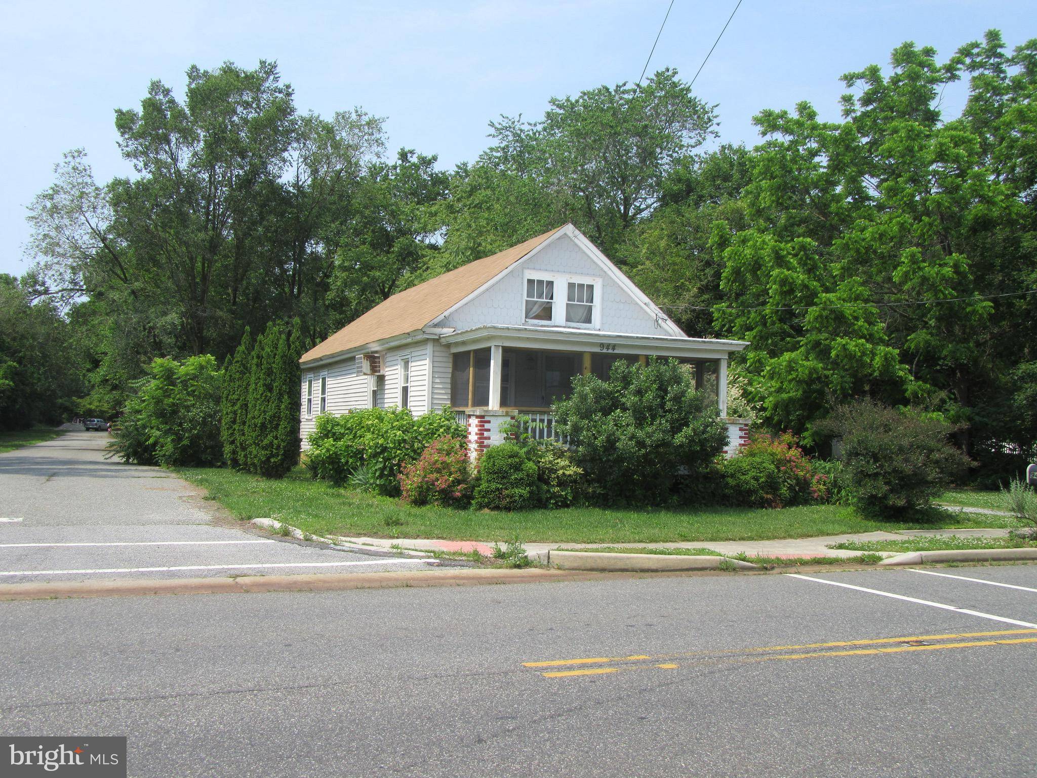 Dividing Creek, NJ 08315,944 MAIN ST