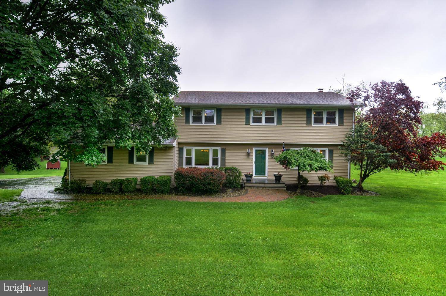 Flemington, NJ 08822,4 OAK LN