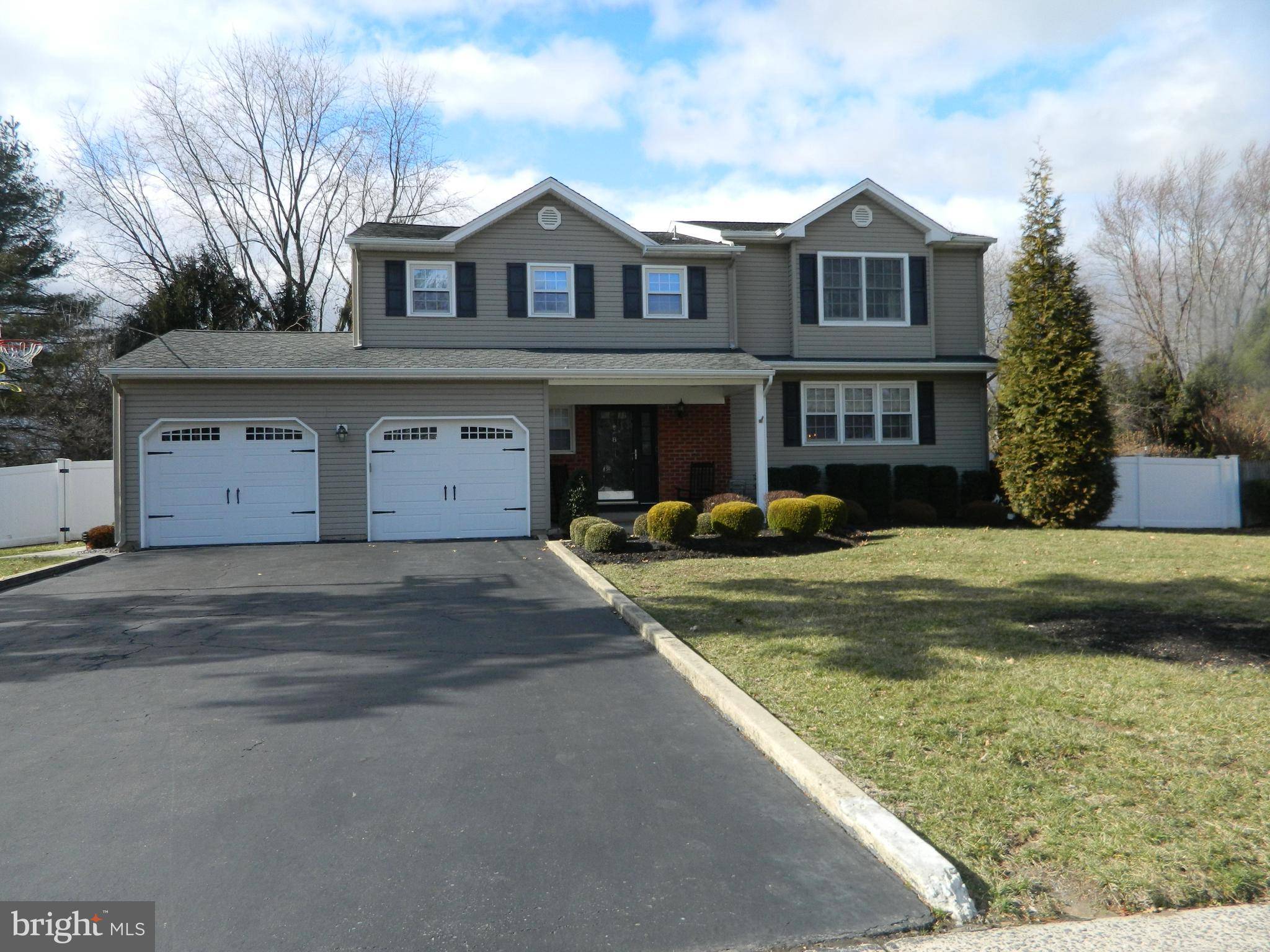 Hamilton, NJ 08619,8 PEACOCK CT