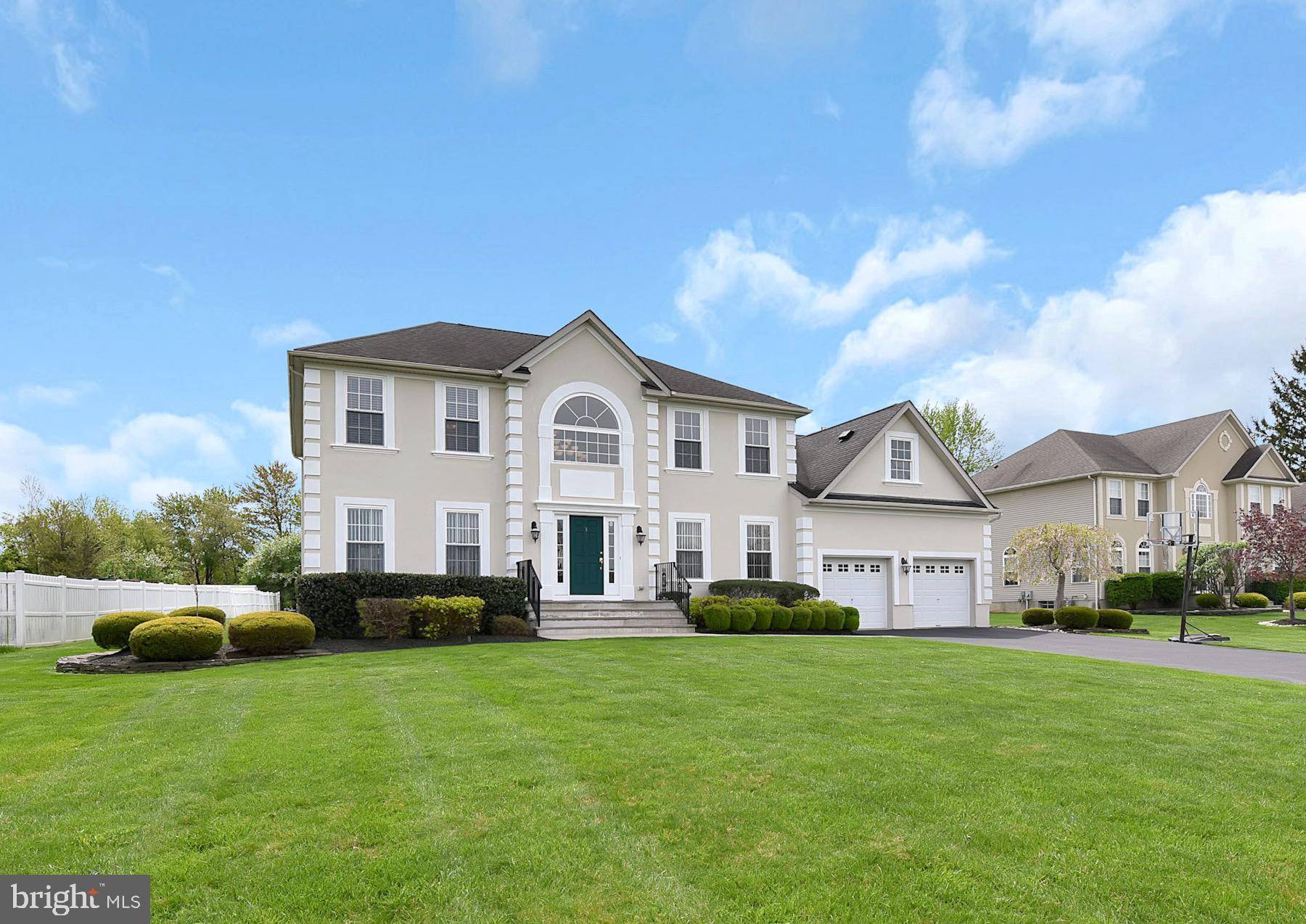 Kendall Park, NJ 08824,3 PIN OAK CT