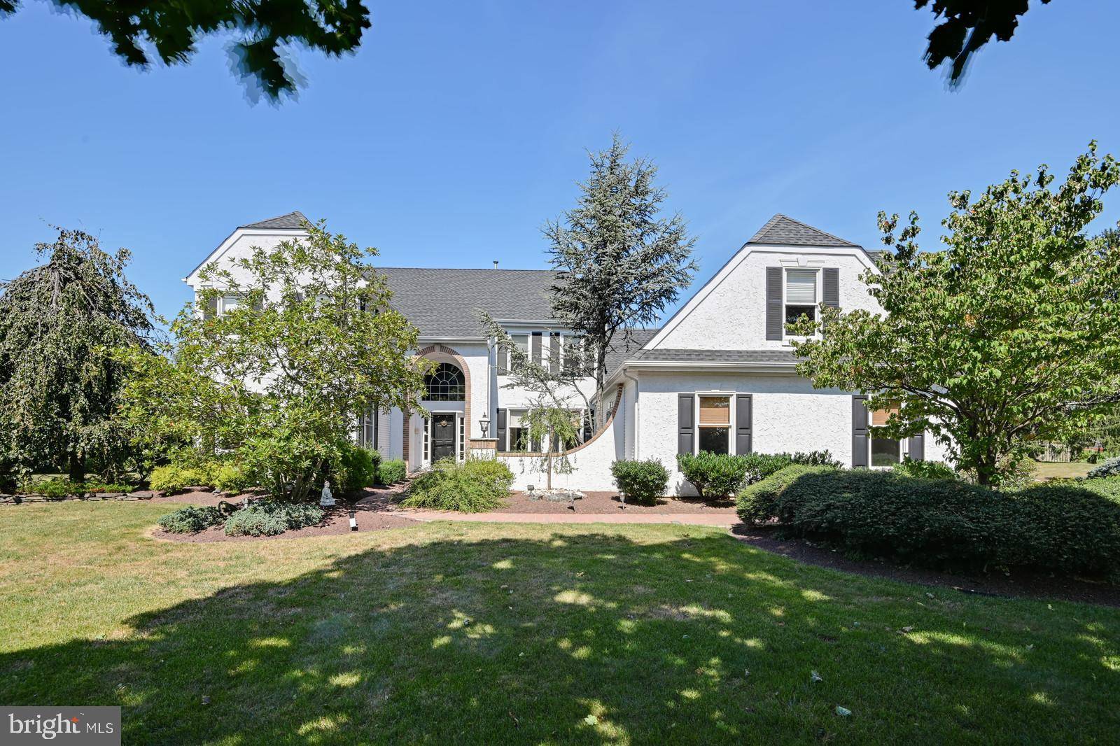 Cranbury, NJ 08512,7 BUNTING CT