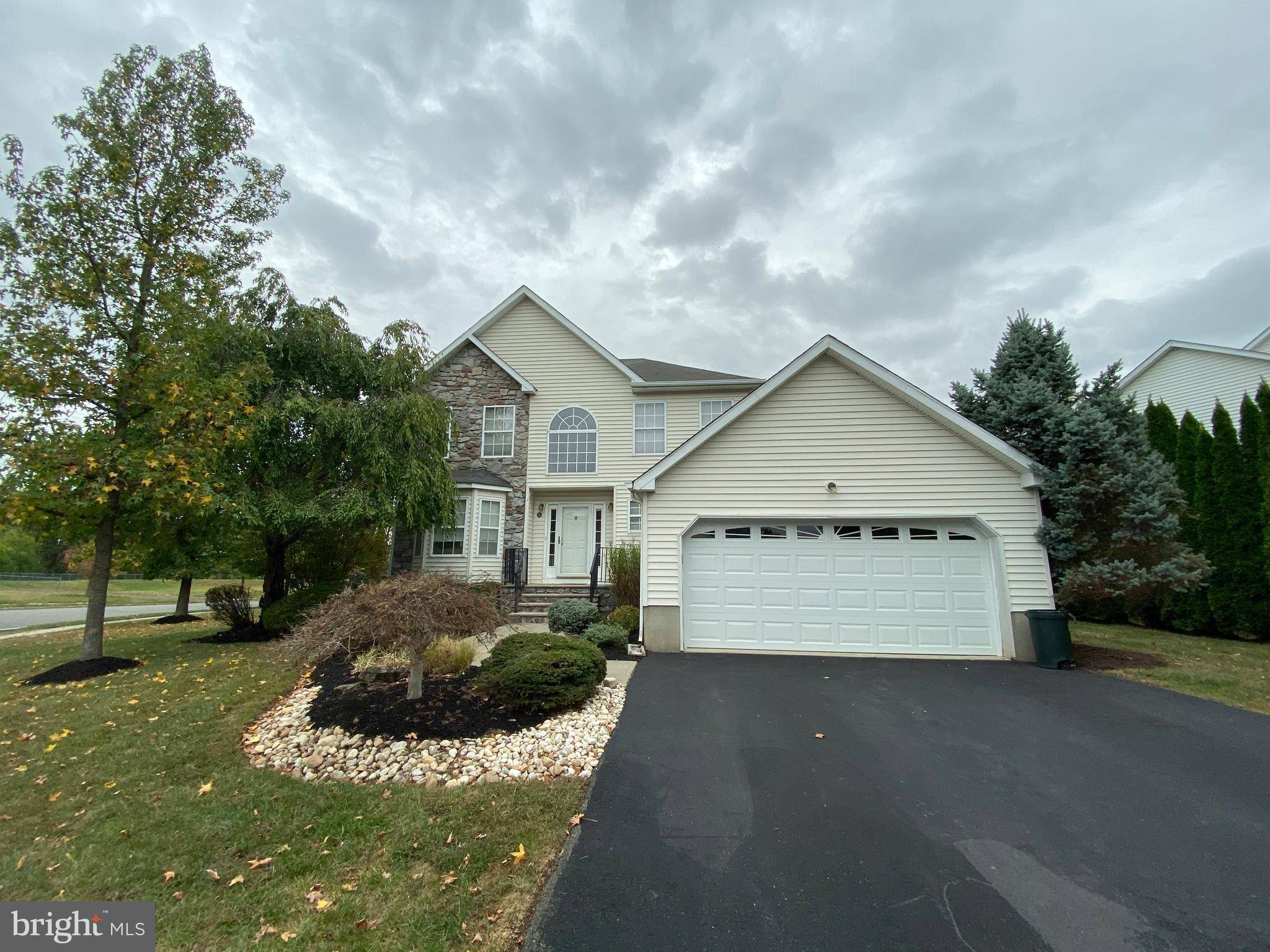 Kendall Park, NJ 08824,18 KADY LN