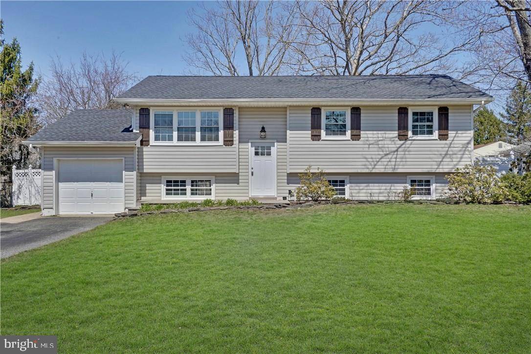 Toms River, NJ 08753,1572 DEER HOLLOW DR