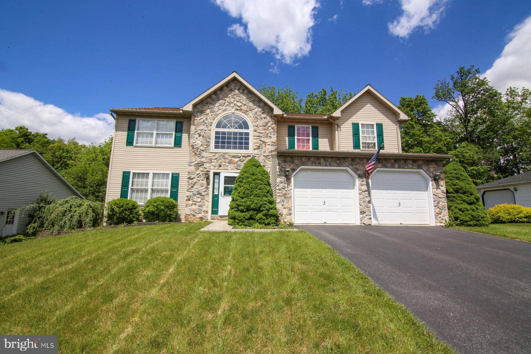 Blandon, PA 19510,218 LONGLEAF DR