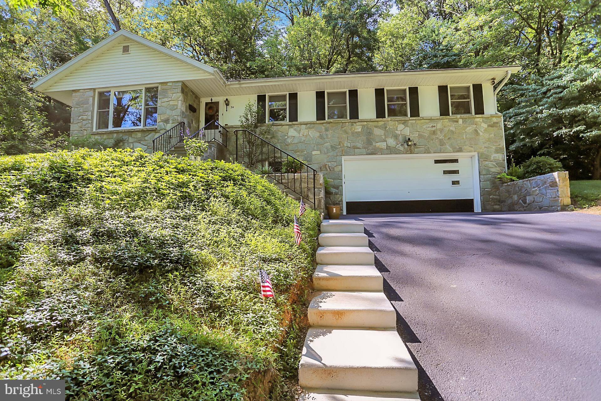 Wyomissing, PA 19610,34 LARCHWOOD RD