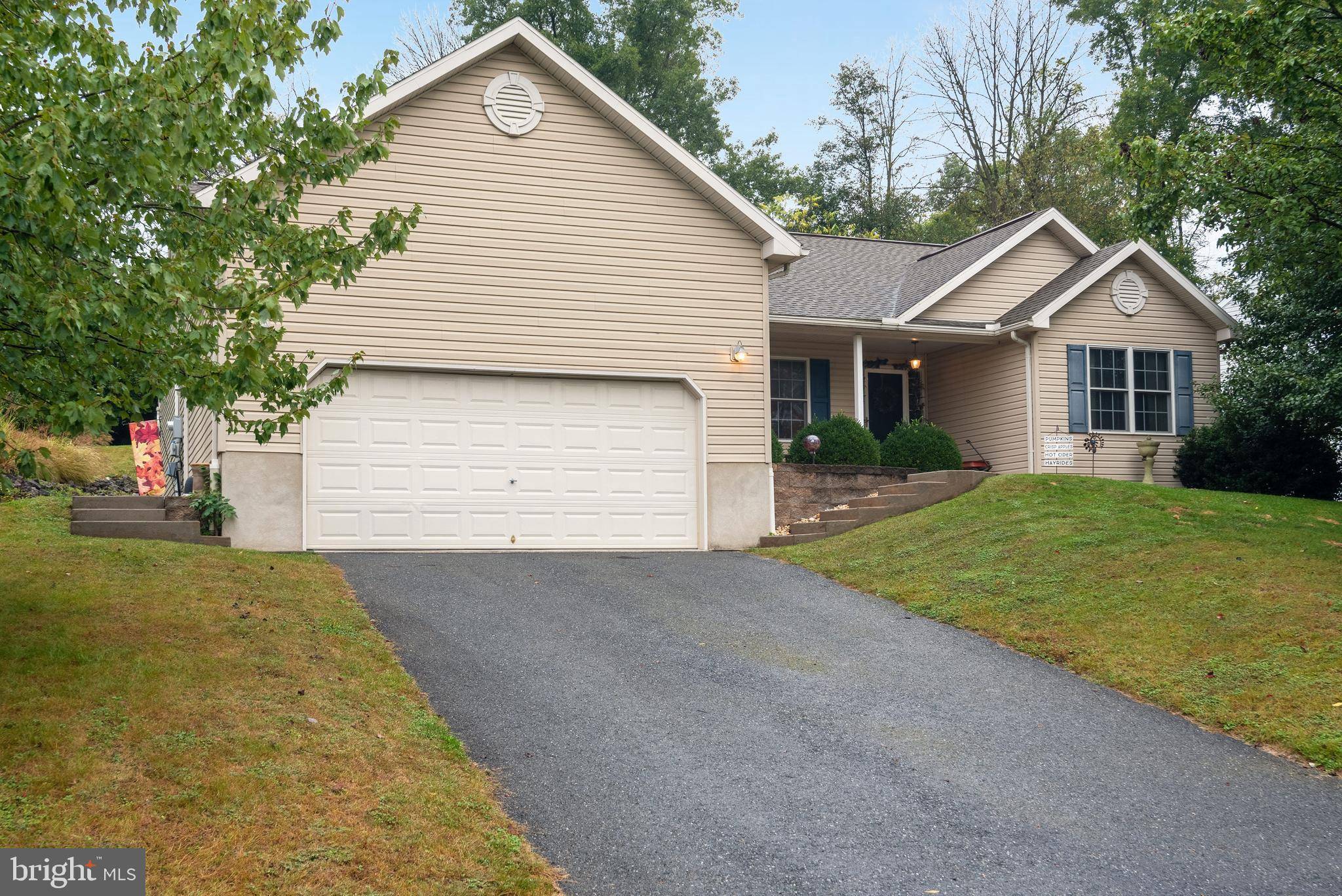 Blandon, PA 19510,402 COLONIAL CT